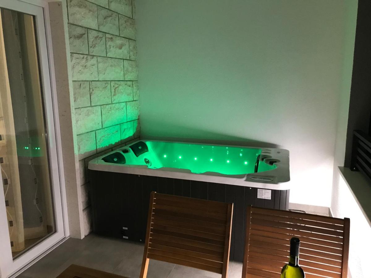 Apartments Tonkita With Jacuzzi Makarska Exterior foto