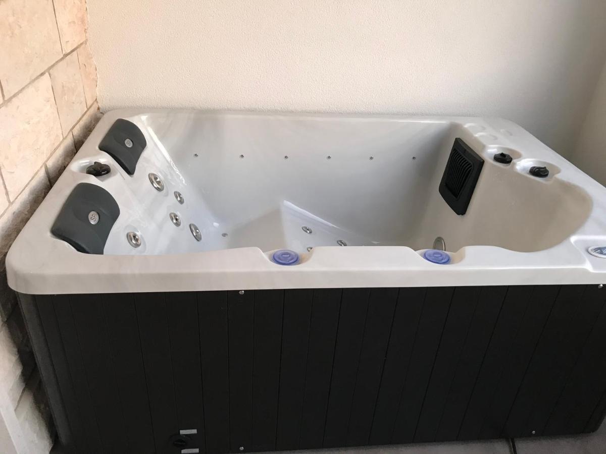 Apartments Tonkita With Jacuzzi Makarska Exterior foto
