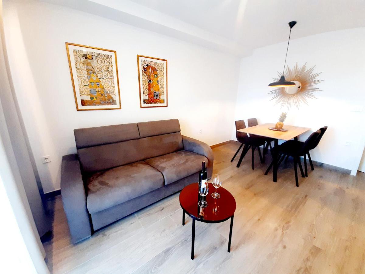 Apartments Tonkita With Jacuzzi Makarska Exterior foto