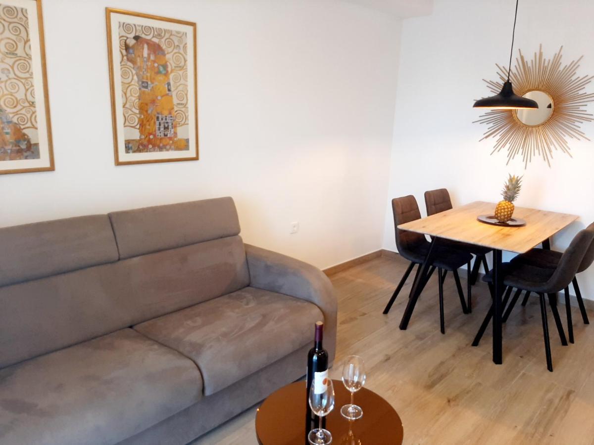 Apartments Tonkita With Jacuzzi Makarska Exterior foto
