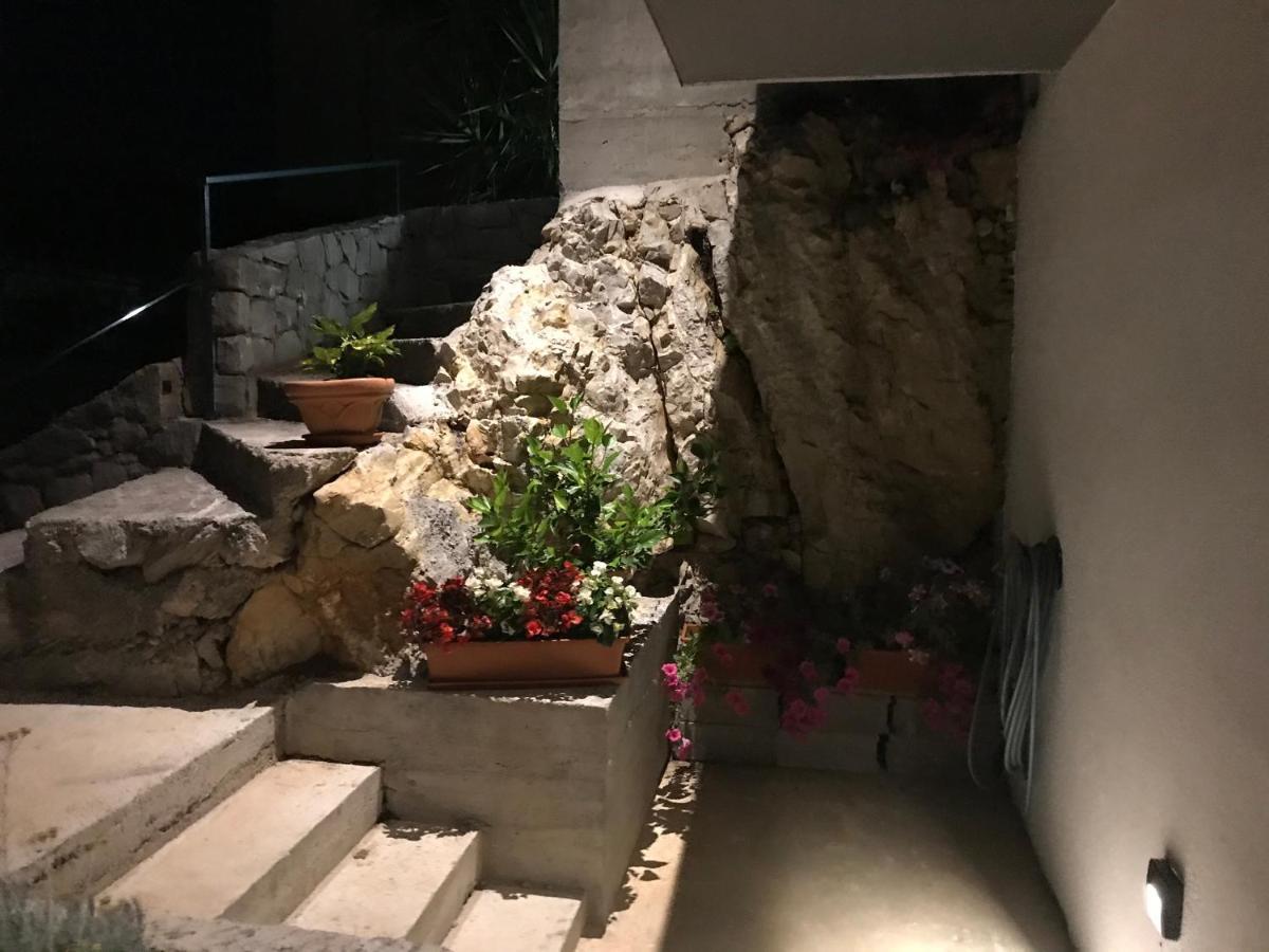 Apartments Tonkita With Jacuzzi Makarska Exterior foto