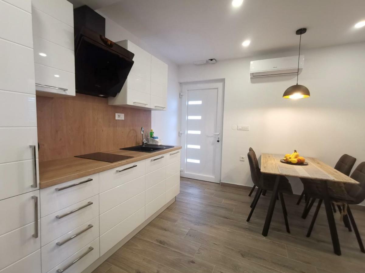 Apartments Tonkita With Jacuzzi Makarska Exterior foto