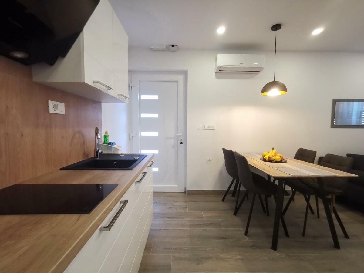 Apartments Tonkita With Jacuzzi Makarska Exterior foto